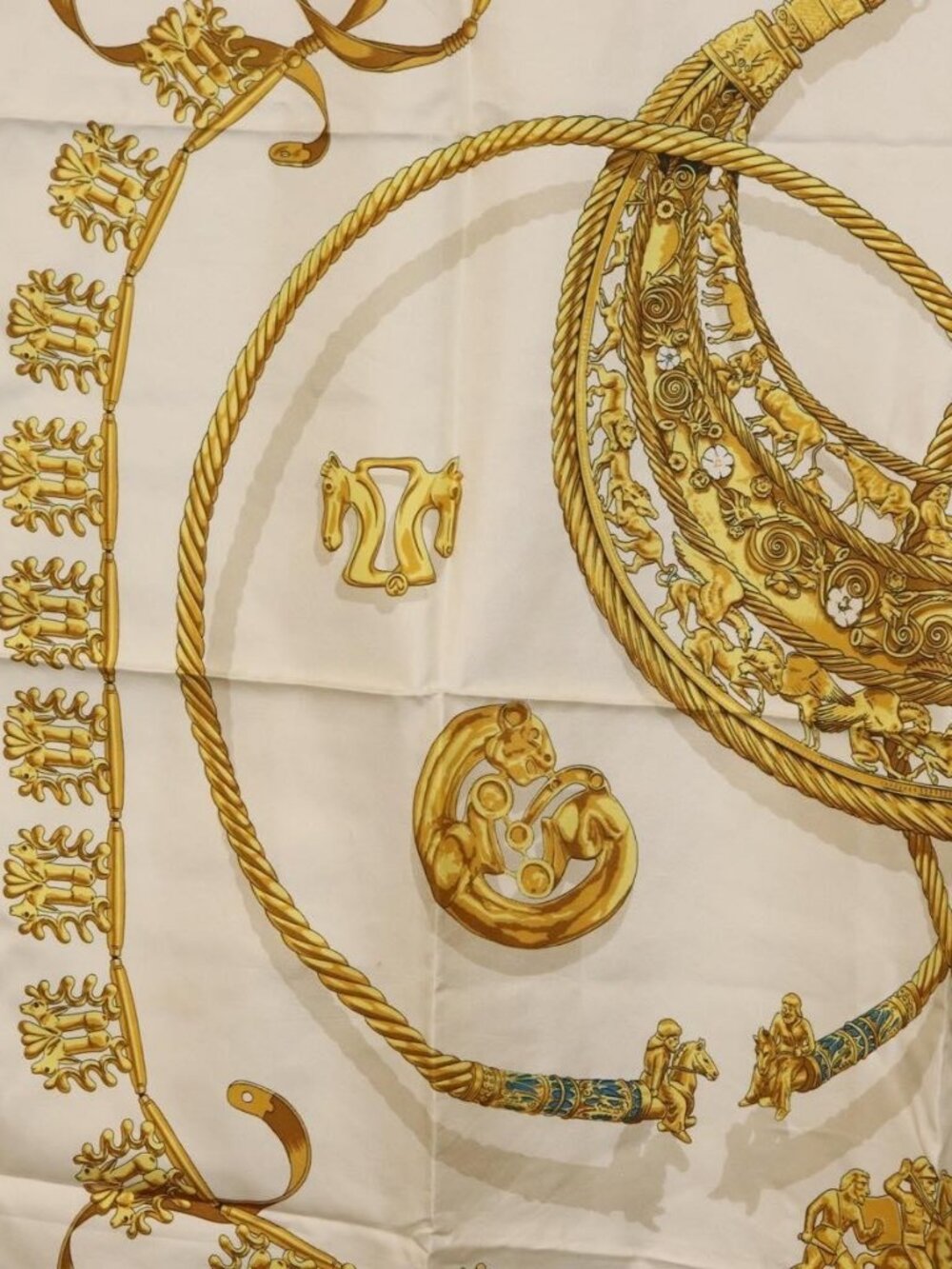 HERMES Carre 90 Scarf ""LES CAVALIERS D'OR"" Silk White Auth 181286 - Picture 12 of 16
